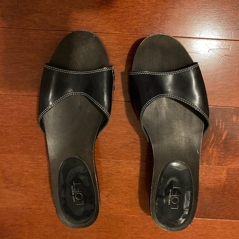 Ann Taylor LOFT Navy Blue Low Heel Sandals Shoes Size 7.5